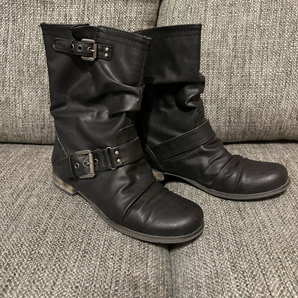 Carlos Santana black boots